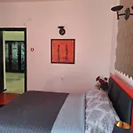 Center Spacious With Free Parking *