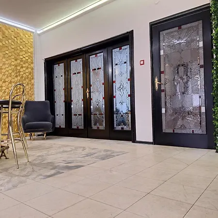 Center Spacious With Free Parking Daire