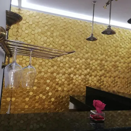 Апартамент Center Spacious With Free Parking