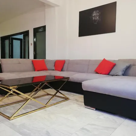 Center Spacious With Free Parking דירה *